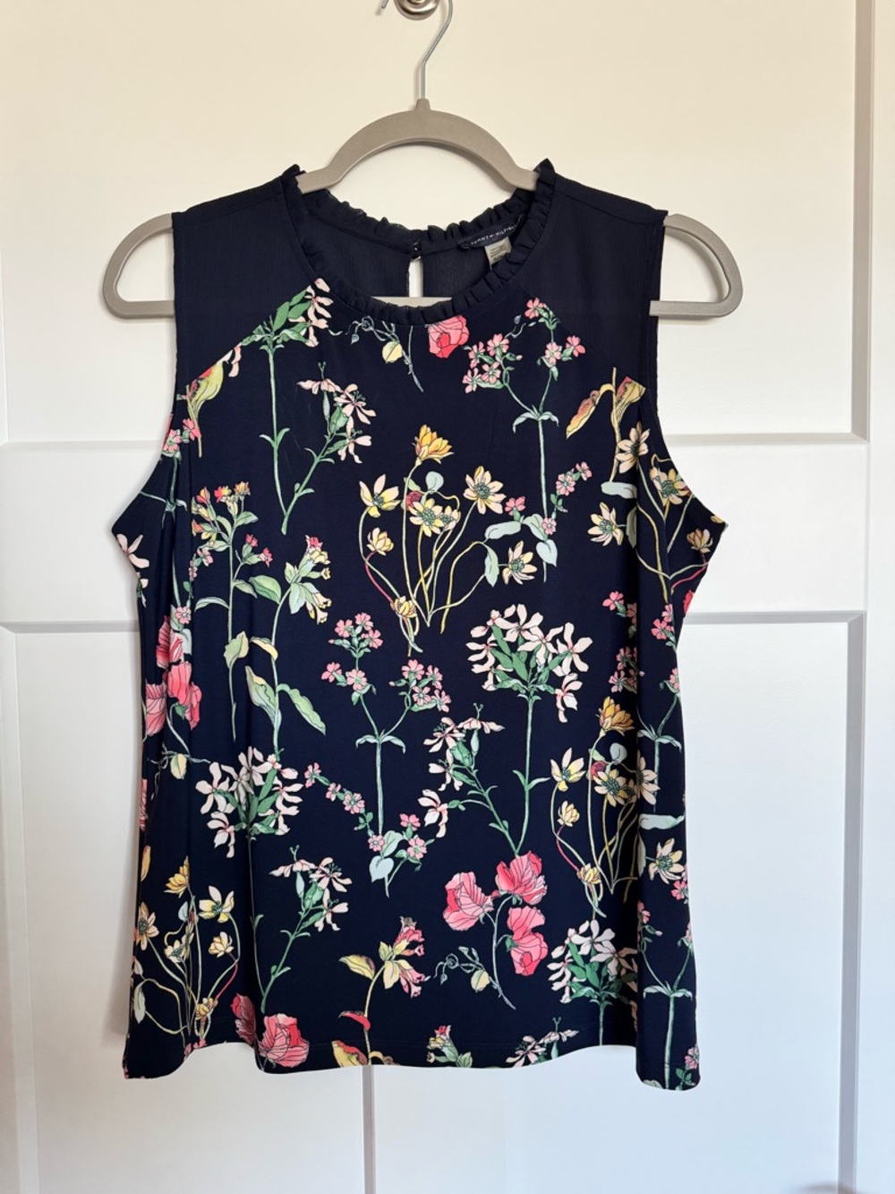 NWT Tommy Hilfiger Navy Carmellia Floral Ruffle Neck Sleeveless Tank Top Size M - Picture 2 of 15